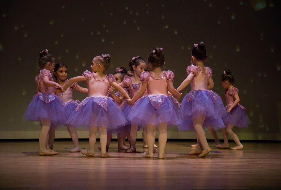 A group of childrens dancing on the stage